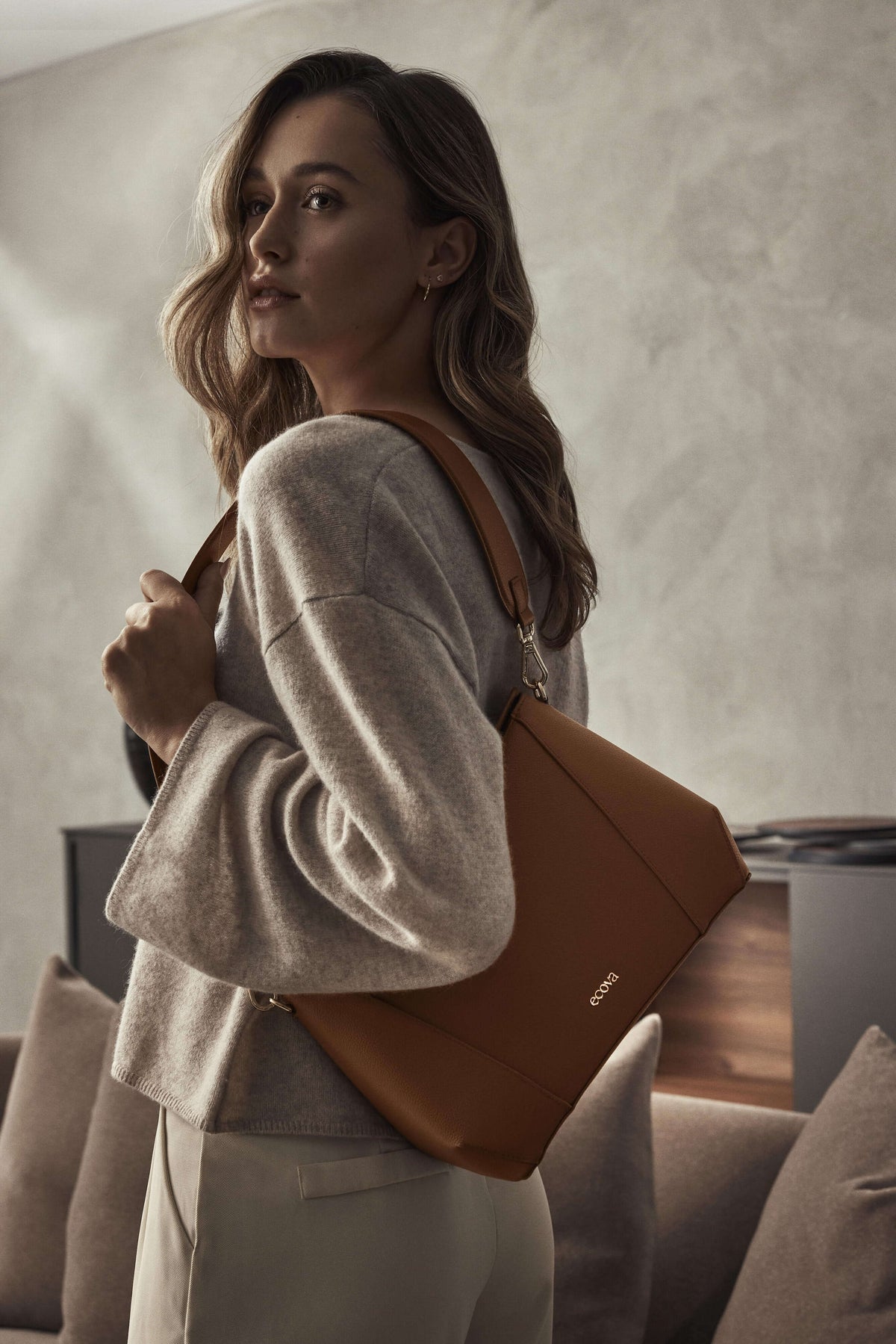 Sac d’épaule ECOVA Le Classique Nº1 dans la campagne de la marque