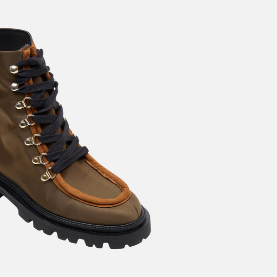 AERA AMALIA dark khaki lace-up ankle boot, front three-quarter view of the laces, metal eyelets and lug sole.