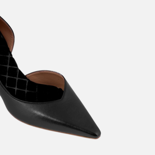 AERA ANITA black nappa-effect pump, close-up of the toe and quilted insole.