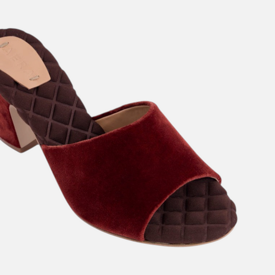 AERA GIULIA cotto brown velvet block heel mule, close-up of the wide front band and quilted footbed.