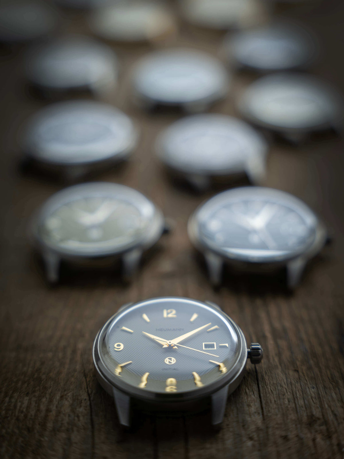 Montres Neumann Initial Nº1 présentant différents cadrans
