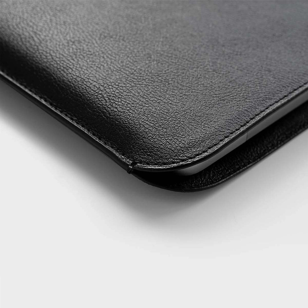 Apple Skin | Laptop Sleeve - Black | UNISEX ACCESSORIES | Oliver Co. London | ALLTRUEIST
